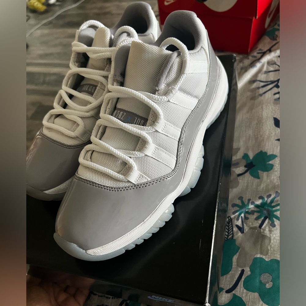 Air Jordan 11 Low Gray